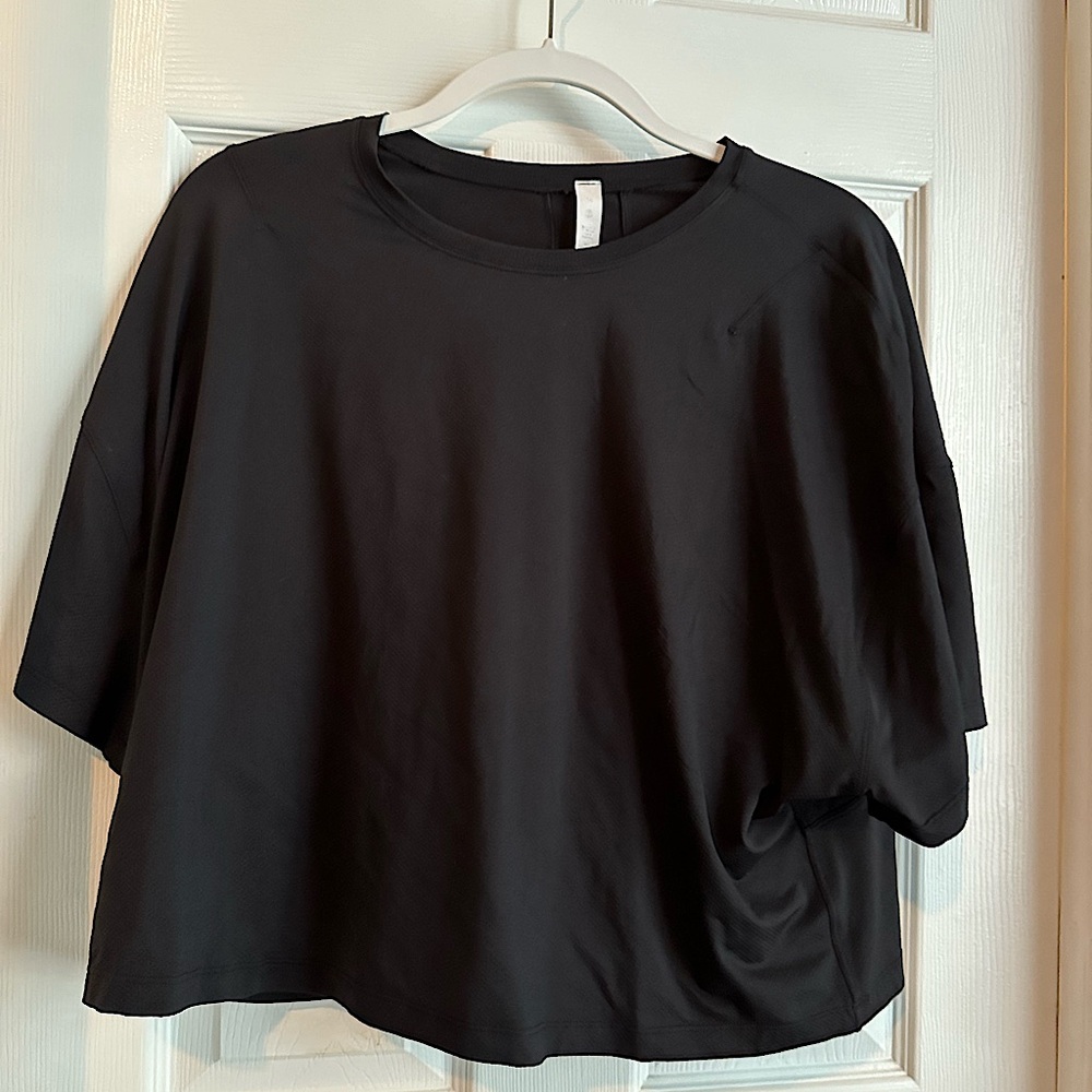 Lululemon Cropped ultralight running/ work out short sleeve size 14